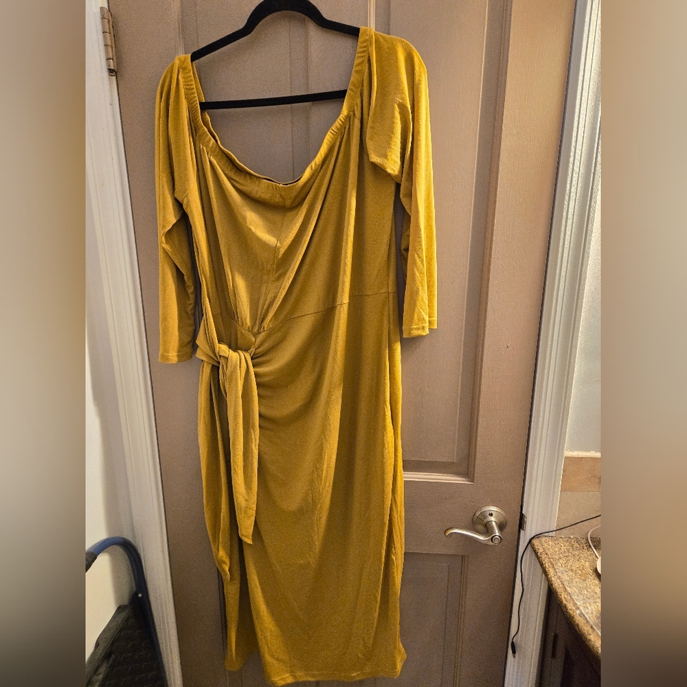 New Soncy size 4 (26w) mustard tie dress